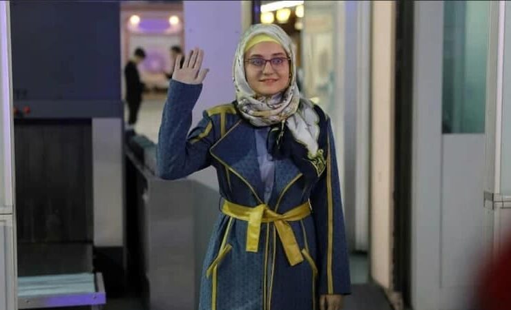 عکس/ نوع شیک مژه فرزند مهندس در دنیای واقعی!