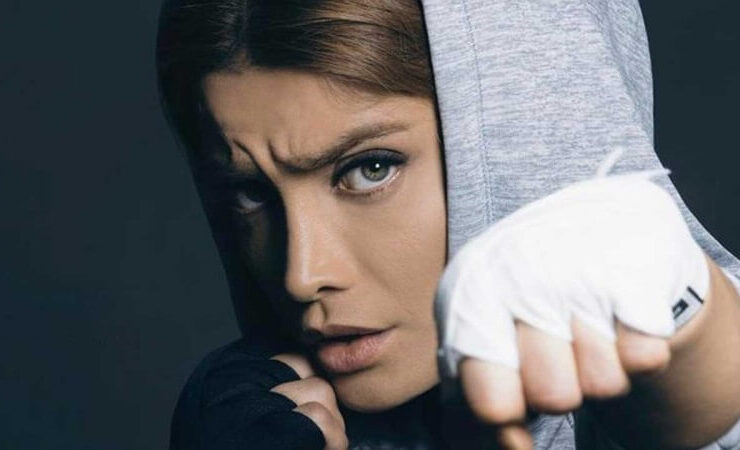 عکس/ مشت دردناک رقیب خارجی تینا آخوندتبار عکس/ مشت دردناک رقیب خارجی تینا آخوندتبار