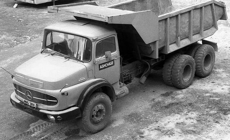 داستان شگفت انگیز اولین زن راننده کامیون ایران داستان شگفت انگیز اولین زن راننده کامیون ایران