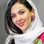 عکس/ حضور عجیب لیلا اوتادی با محافظ شخصی در مسابقه سوارکاری