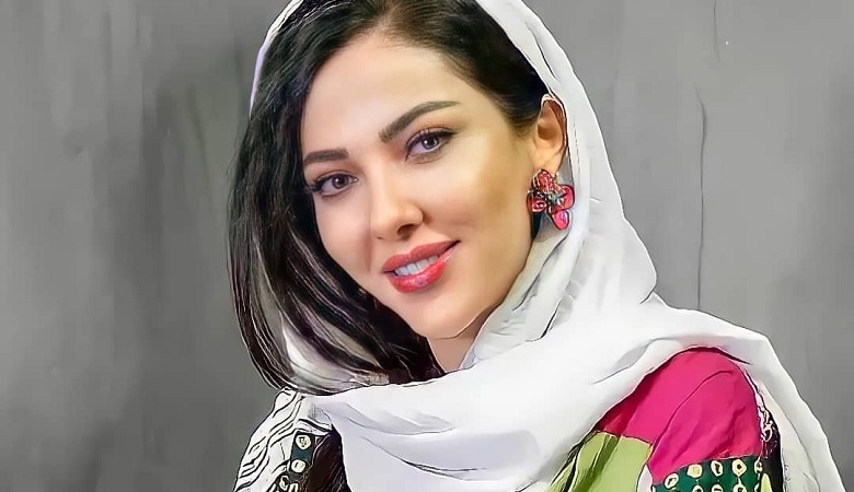 عکس/ حضور عجیب لیلا اوتادی با محافظ شخصی در مسابقه سوارکاری