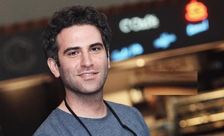 عکس/ اشک و آه غمگین هوتن شکیبا بر مزار حسام محمودی عکس/ اشک و آه غمگین هوتن شکیبا بر مزار حسام محمودی