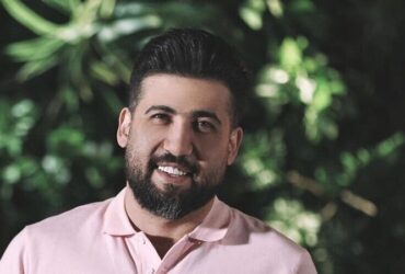 عکس/ اقدام ناراحت کننده مجری اخراجی تلویزیون برای تامین هزینه هایش