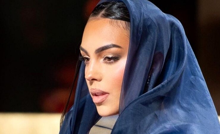 عکس/نمای عجیبی که جورجینا از ویلای مجلل خود در عربستان سعودی منتشر کرد عکس/نمای عجیبی که جورجینا از ویلای مجلل خود در عربستان سعودی منتشر کرد