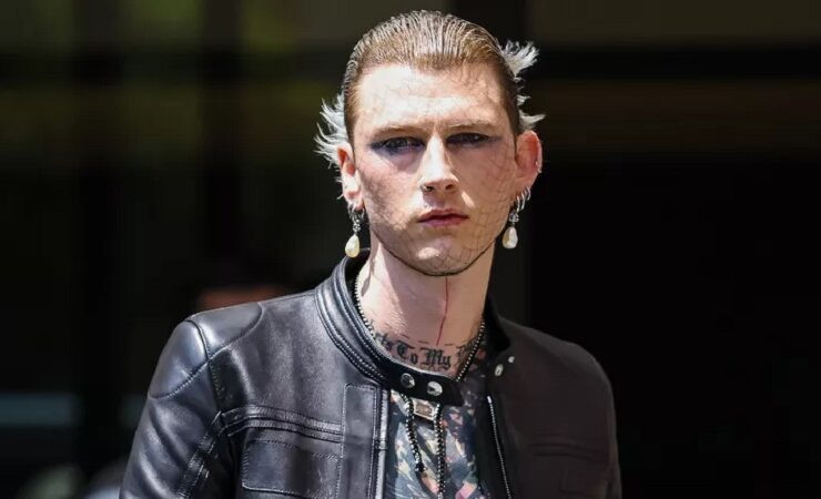 عکس/ ظاهر و آرایش عجیب خواننده برای مراسم مد! عکس/ ظاهر و آرایش عجیب خواننده برای مراسم مد!