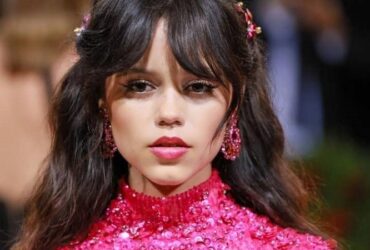 عکس/ انتقاد مادر چهارشنبه از سیگار کشیدن دخترش!