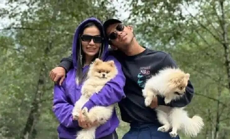 ویدئو/ دسته گل فوق العاده طلایی و غافلگیر کننده همسر مهدی قیدی ویدئو/ دسته گل فوق العاده طلایی و غافلگیر کننده همسر مهدی قیدی