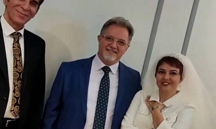 عکسی باورنکردنی از مادر آناهیتا همتی که هم سن و سال داماد جدیدش است. عکسی باورنکردنی از مادر آناهیتا همتی که هم سن و سال داماد جدیدش است.