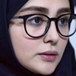 ستاره حسینی بازیگر گسل و گیله وا تیپ باربی اسلامی زد.