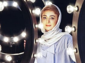 عکس/ خانم بازیگر با مینی اسکارفش بین ماشین‌ها رژه می‌رود!