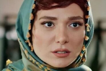 عکس/ ژست مینا وحید در حال یوگا با تیپی عجیب روی قله یک کوه