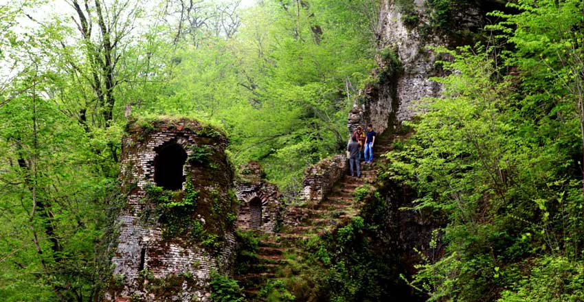 اماکن گردشگری فومن; دیدنی ترین مکان های تاریخ و جنگل روی زمین.