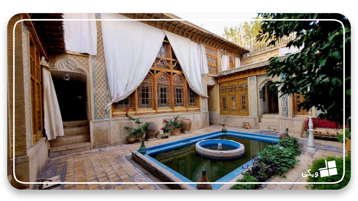 Forough Al -Molk House یکی از عمارتهای تاریخی شیراز ؛ خانه های تاریخی شیراز ؛ ساختمانهای باستانی از شیراز