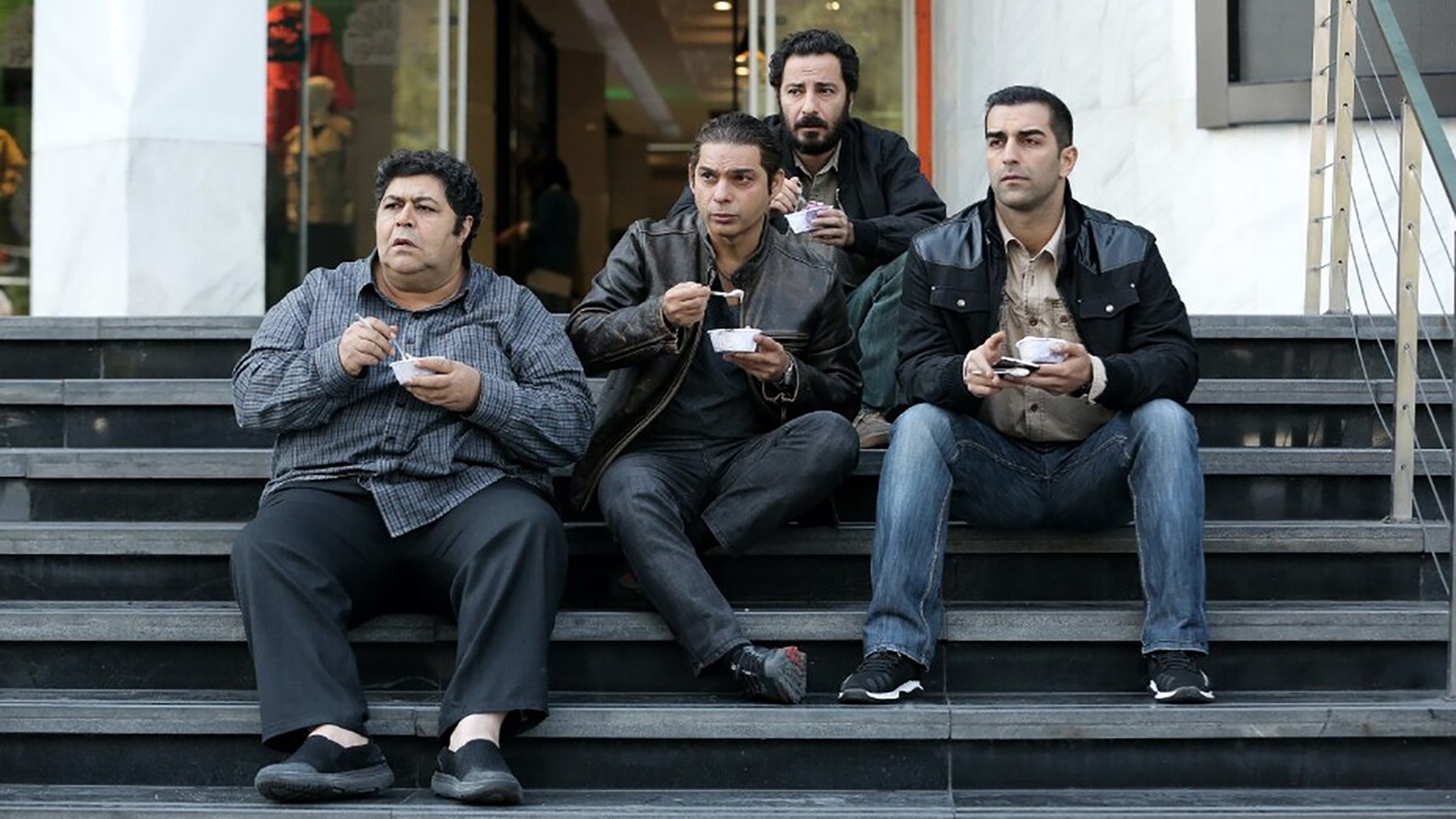 به سوابق سعید روالی نگاه کنید. از 