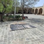 تصاویر سازندگان سریال “صبح طنز” تا شایعه به مسجد تاریخی قزوین