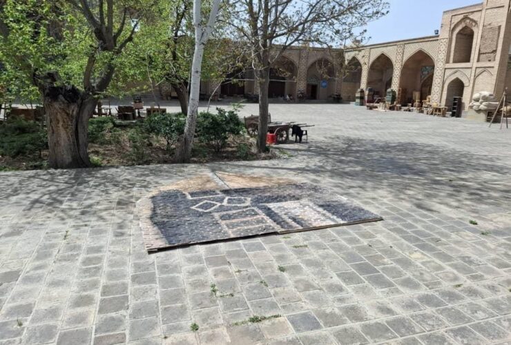 تصاویر سازندگان سریال “صبح طنز” تا شایعه به مسجد تاریخی قزوین