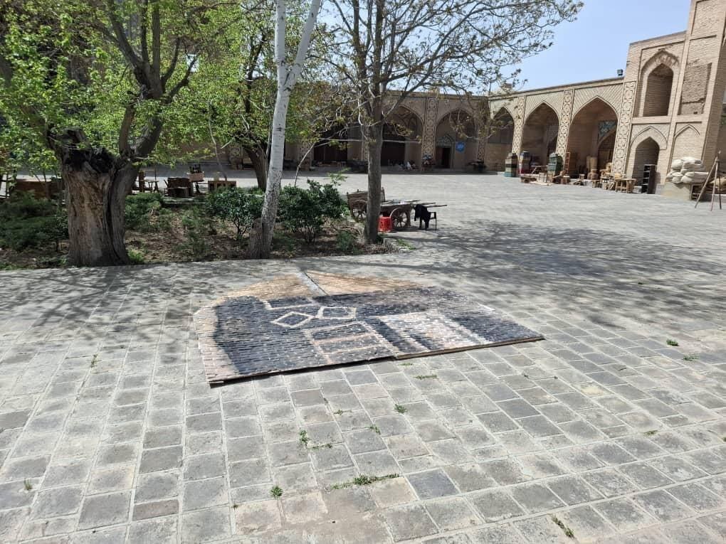 تصاویر سازندگان سریال “صبح طنز” تا شایعه به مسجد تاریخی قزوین