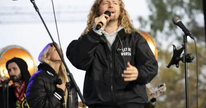 خواننده MAGA: گروه مذهبی مونترال را به دلیل جریمه یک کلیسا پس از کنسرت محکوم کرد | globalnews.ca
