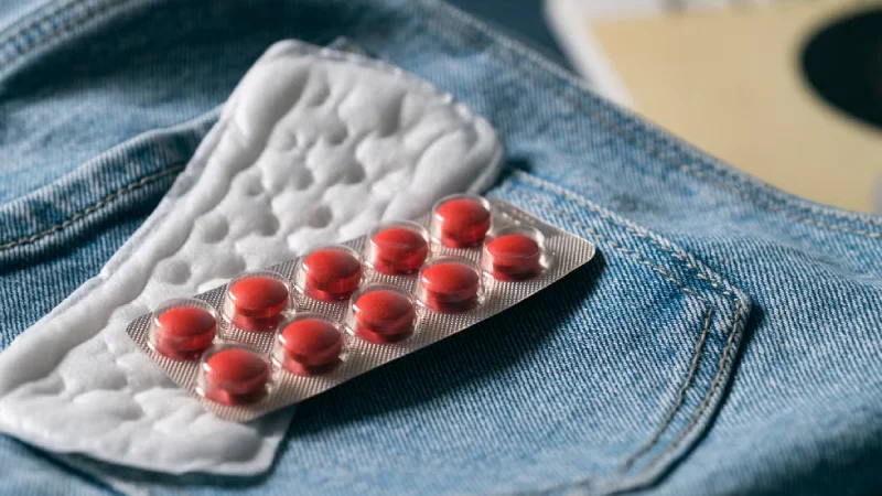 پریود یا قاعدگی چیست؟ راهنمای کامل عادت ماهانه، علائم و دلایل تأخیر 8 چیکار کنم همین امروز پریود بشم