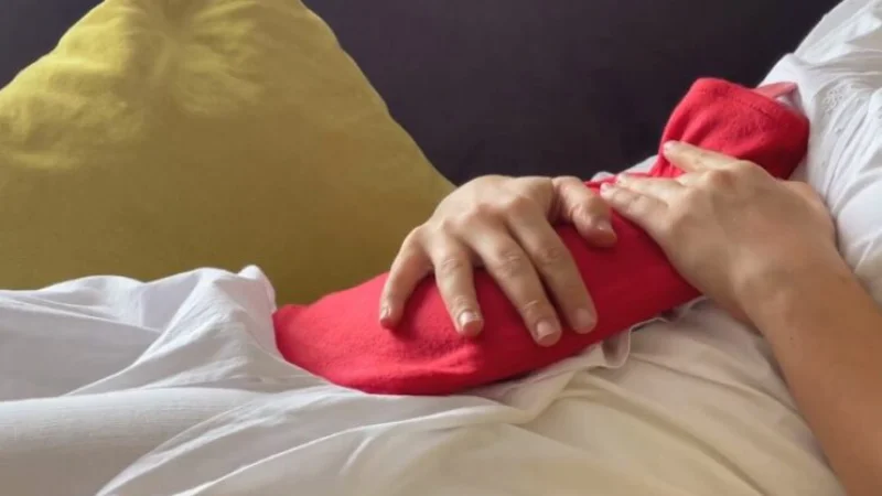 پریود یا قاعدگی چیست؟ راهنمای کامل عادت ماهانه، علائم و دلایل تأخیر 11 عادت ماهانه