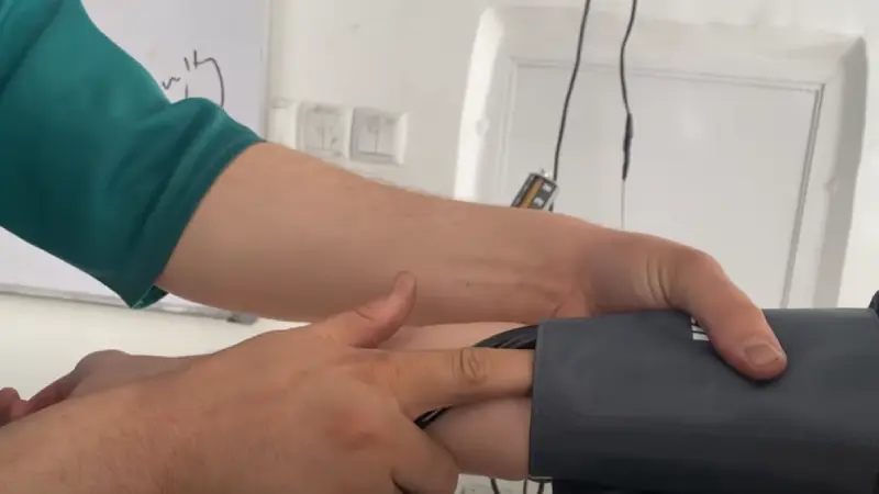 اندازه گیری فشار خون.