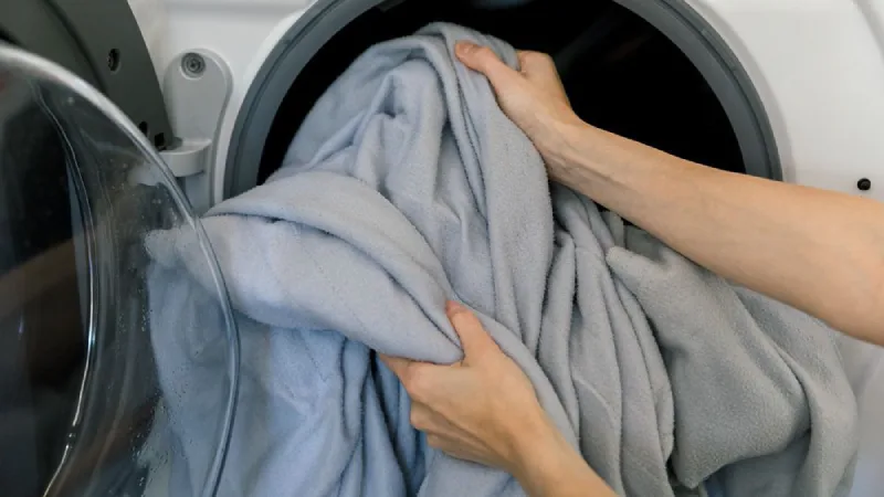پتو را در ماشین لباسشویی بشویید.