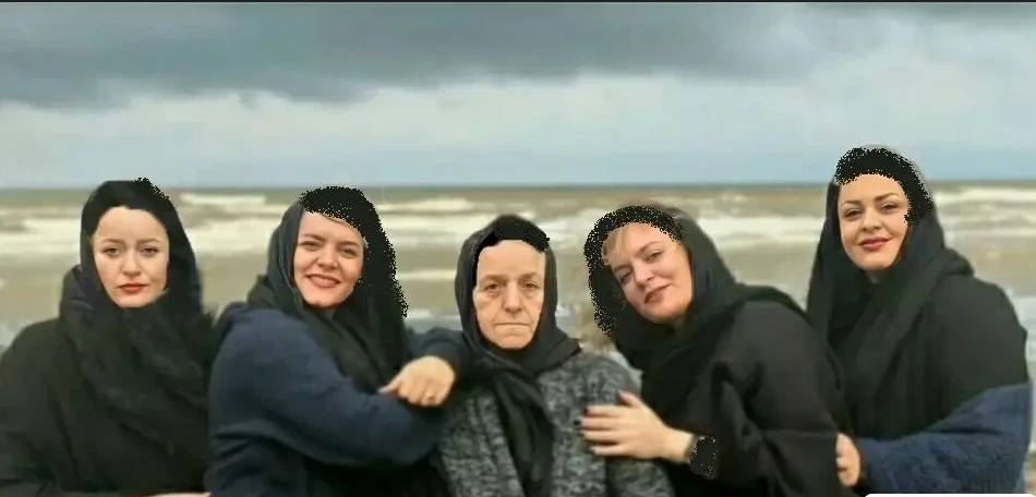 عکس باورنکردنی نومیا نظام دوست و 3 خواهرش با شباهت 100% عکس