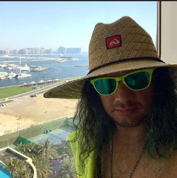 نمی توان باور کرد که این مرد با این سر و قیافه، علی صادقی باشد + عکس