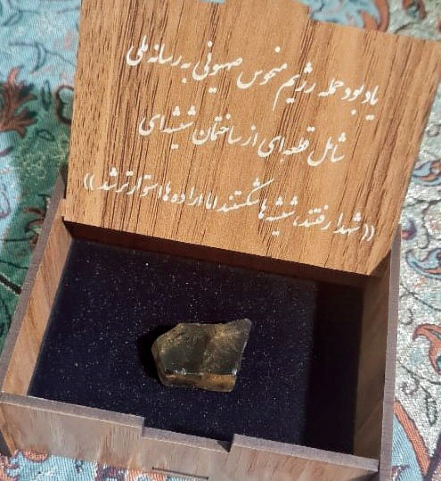 هدیه عجیب یک ساختمان شیشه ای به سحر امامی!+ عکس هدیه عجیب یک ساختمان شیشه ای به سحر امامی!+ عکس