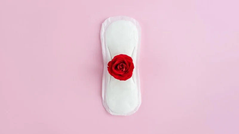 پریود یا قاعدگی چیست؟ راهنمای کامل عادت ماهانه، علائم و دلایل تأخیر