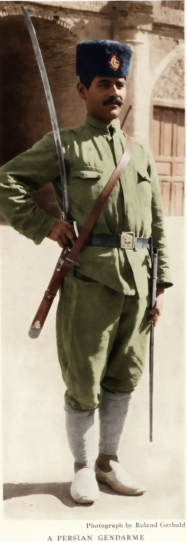 نسخه رنگی و ویرایش شده 100 عکس از ایران 105 سال پیش از National Geographic 1921 | یک دکتر 160 1767419171 60 نسخه رنگی و ویرایش شده 100 عکس از ایران 105.webp