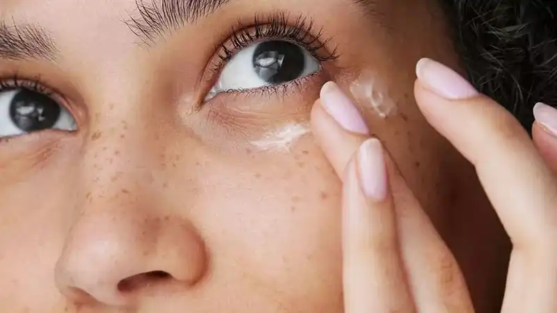 چه محصولاتی در روتین روزانه پوست شما موثرتر هستند؟ | یک دکتر 2 کرم دور چشم