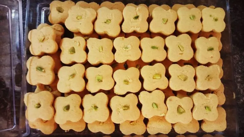 طرز تهیه شیرینی نخودچی خانگی 2 طرز تهیه شیرینی نخودچی در خانه