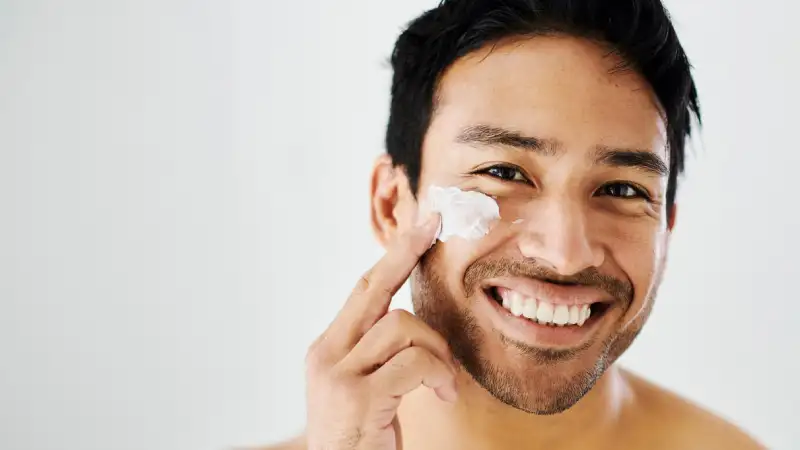 روتین پوست مردانه چیست؟ مراحل کامل + محصولات پیشنهادی 5 روال پوست مردانه