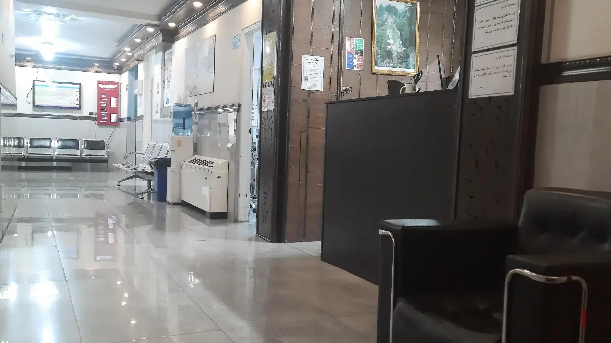 معرفی 10 کلینیک 24 ساعته در کرج + اطلاعات تماس 8 کلینیک شبانه پاریس