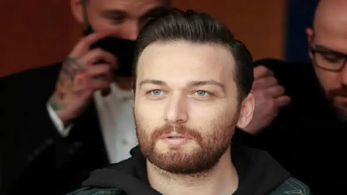 فهرست همه بازیگران سریال صحیره معرفی کامل بازیگران + بیوگرافی و نقش ها اندلرن 5 میلاد میرزایی در نقش بابک / دیگر بازیگران سریال صحرا