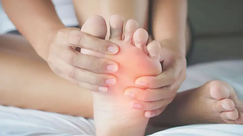 7 علت متداول تورم بدون درد مچ پا، زمان ویزیت و روش درمان 4 راهکارهای کلی برای کنترل تورم مچ پا