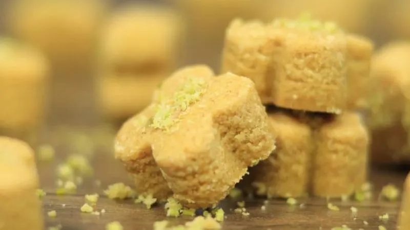 طرز تهیه شیرینی نخودچی خانگی طرز تهیه شیرینی نخودچی خانگی