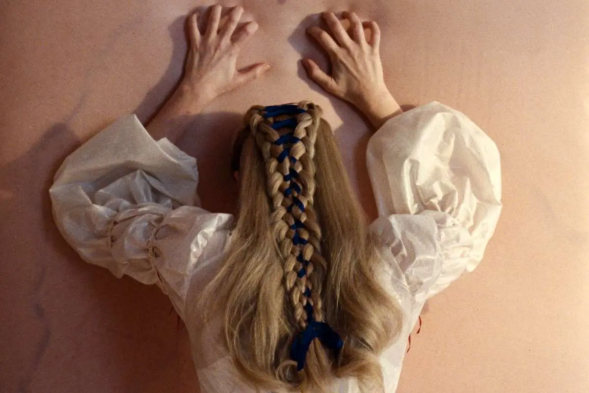 نقد و بررسی فیلم “بلندی های بادگیر” نقد و بررسی فیلم “بلندی های بادگیر”