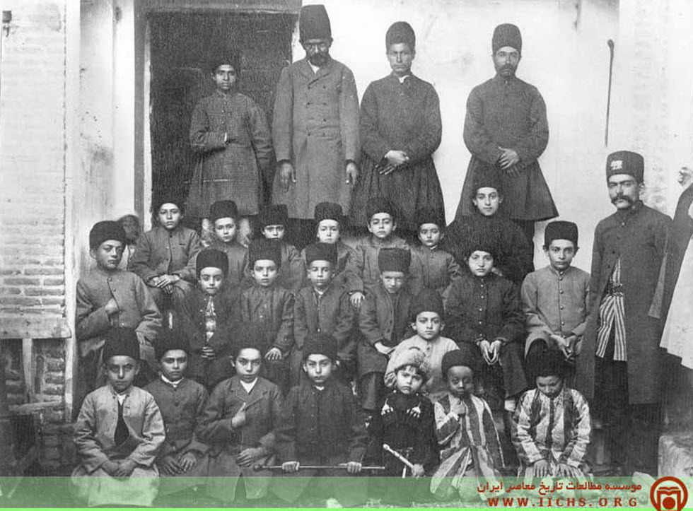 آلبوم عکس نایاب خاطرات؛ از خیابان ناصرخسرو تا نخستین ماوس مایکروسافت | بازیگرها 28 1780509796 180 آلبوم عکس نایاب خاطرات؛ از خیابان ناصرخسرو تا نخستین ماوس