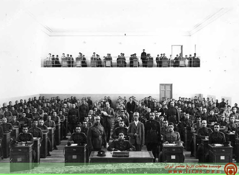 آلبوم عکس نایاب خاطرات؛ از خیابان ناصرخسرو تا نخستین ماوس مایکروسافت | بازیگرها 122 1780509806 328 آلبوم عکس نایاب خاطرات؛ از خیابان ناصرخسرو تا نخستین ماوس